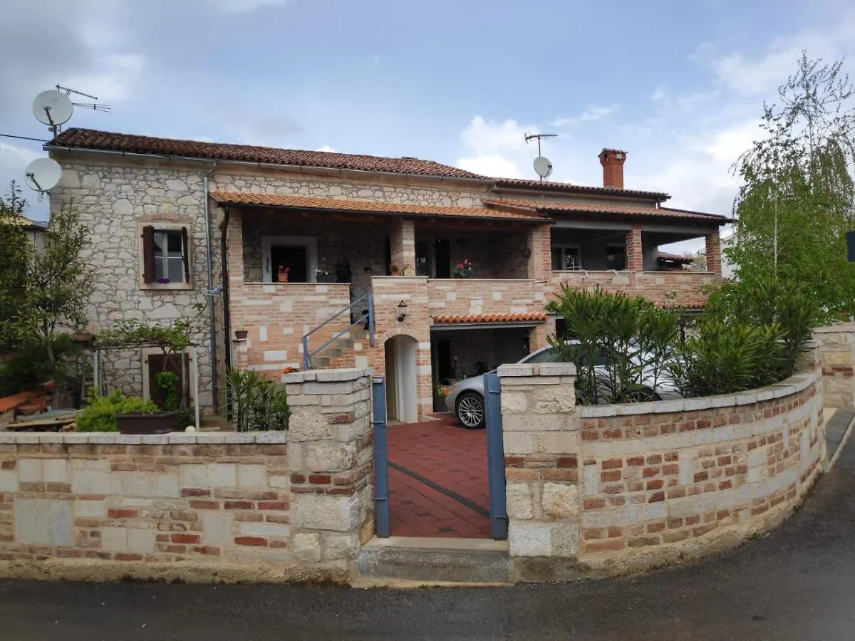 Apartmani Memic 100 M Do Plaze, Apartments Memic Only 100M From Beach Poreč