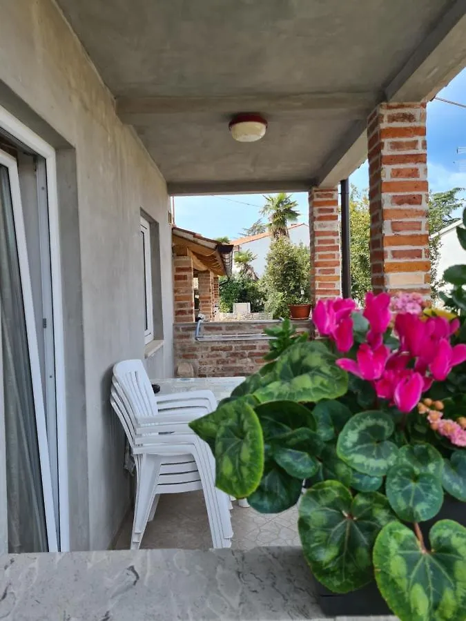 Apartmani Memic 100 M Do Plaze, Apartments Memic Only 100M From Beach Poreč 0*,