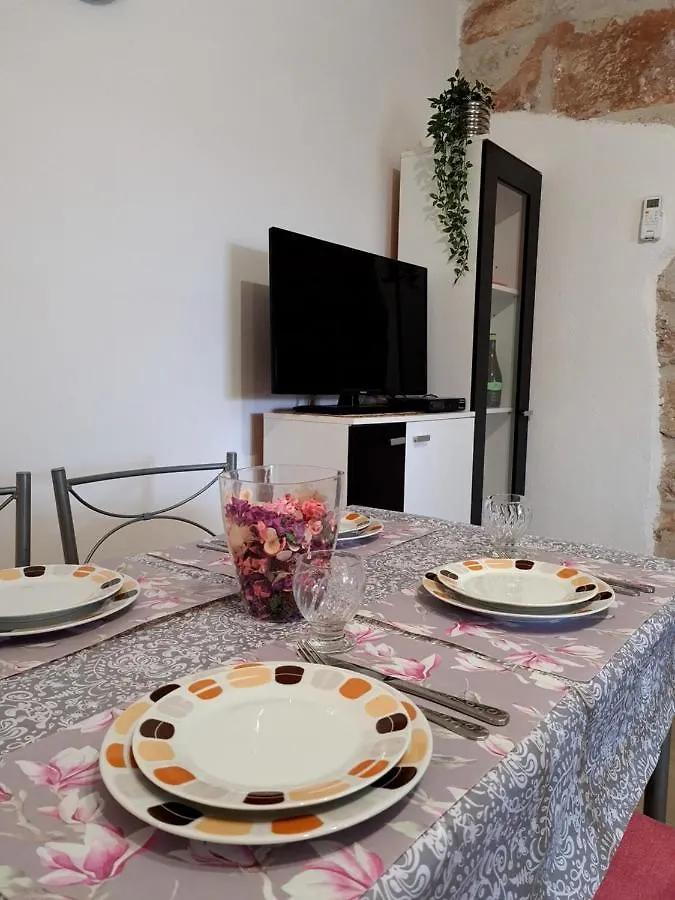 Apartmani Memic 100 M Do Plaze, Apartments Memic Only 100M From Beach Poreč