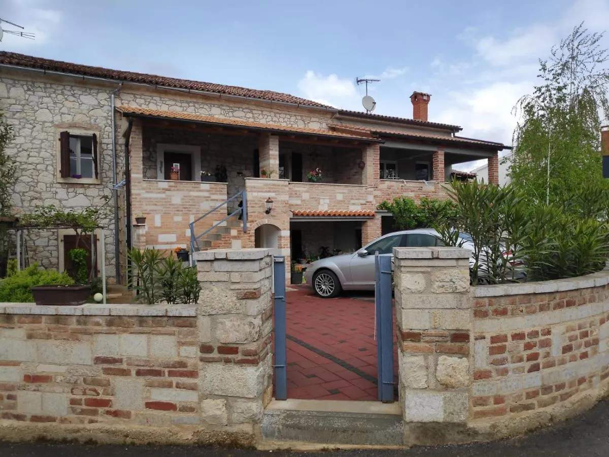 Apartmani Memic 100 M Do Plaze, Apartments Memic Only 100M From Beach Poreč