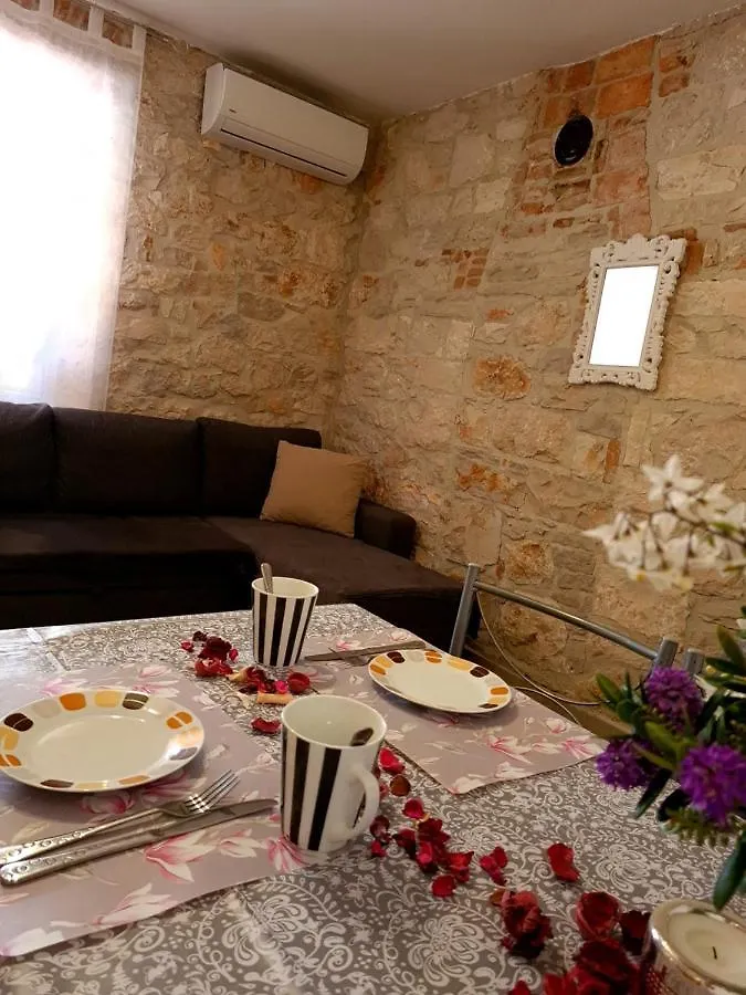 Apartmani Memic 100 M Do Plaze, Apartments Memic Only 100M From Beach Porec 0*,  Croatia
