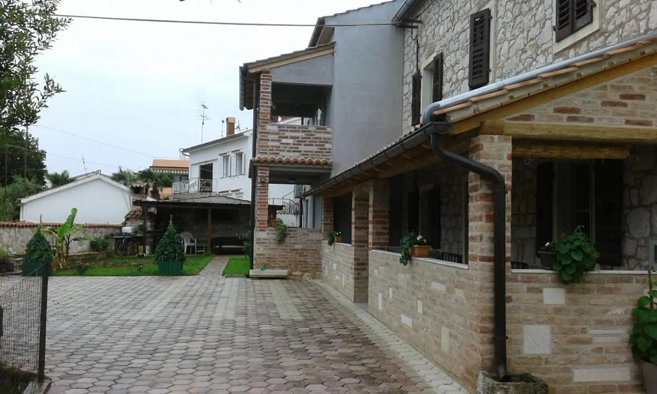 Apartmani Memic 100 M Do Plaze, Apartments Memic Only 100M From Beach Poreč 0*,  Kroatien