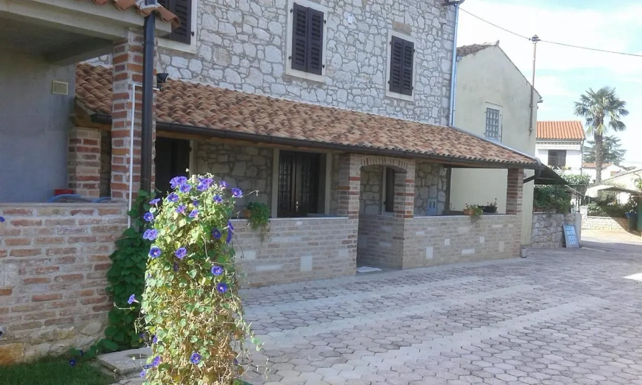 Apartmani Memic 100 M Do Plaze, Apartments Memic Only 100M From Beach Porec