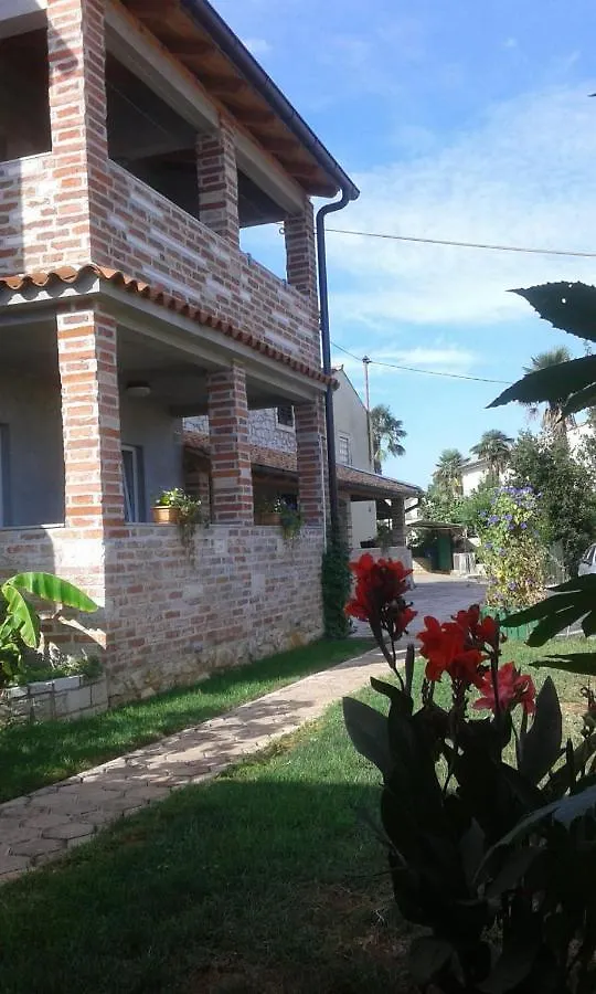 Apartmani Memic 100 M Do Plaze, Apartments Memic Only 100M From Beach Poreč