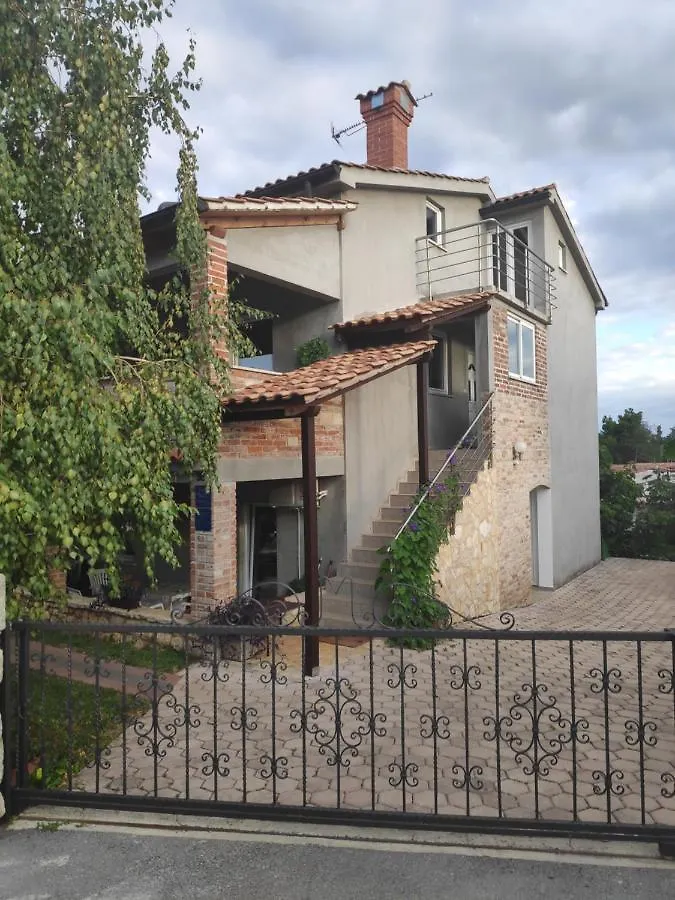 Apartmani Memic 100 M Do Plaze, Apartments Memic Only 100M From Beach Porec