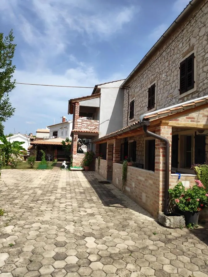 Apartmani Memic 100 M Do Plaze, Apartments Memic Only 100M From Beach Poreč Kroatien