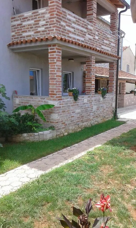 Apartmani Memic 100 M Do Plaze, Apartments Memic Only 100M From Beach Poreč