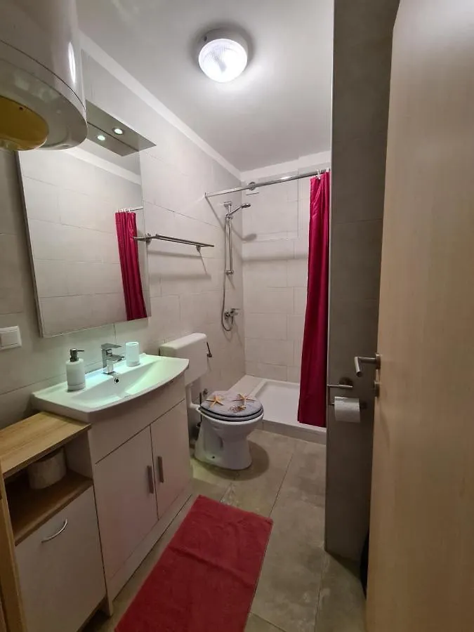 Apartmani Memic 100 M Do Plaze, Apartments Memic Only 100M From Beach Poreč
