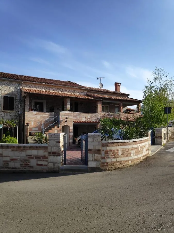 Apartmani Memic 100 M Do Plaze, Apartments Memic Only 100M From Beach Porec