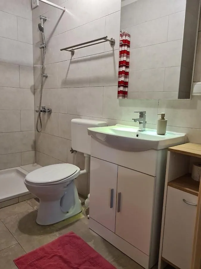 Apartmani Memic 100 M Do Plaze, Apartments Memic Only 100M From Beach Poreč