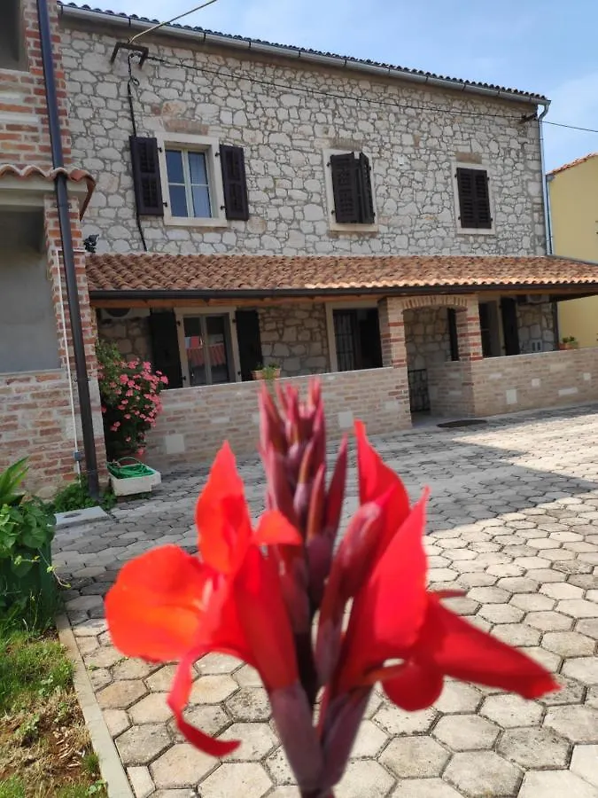 Apartmani Memic 100 M Do Plaze, Apartments Memic Only 100M From Beach Porec 0*,  Croatia