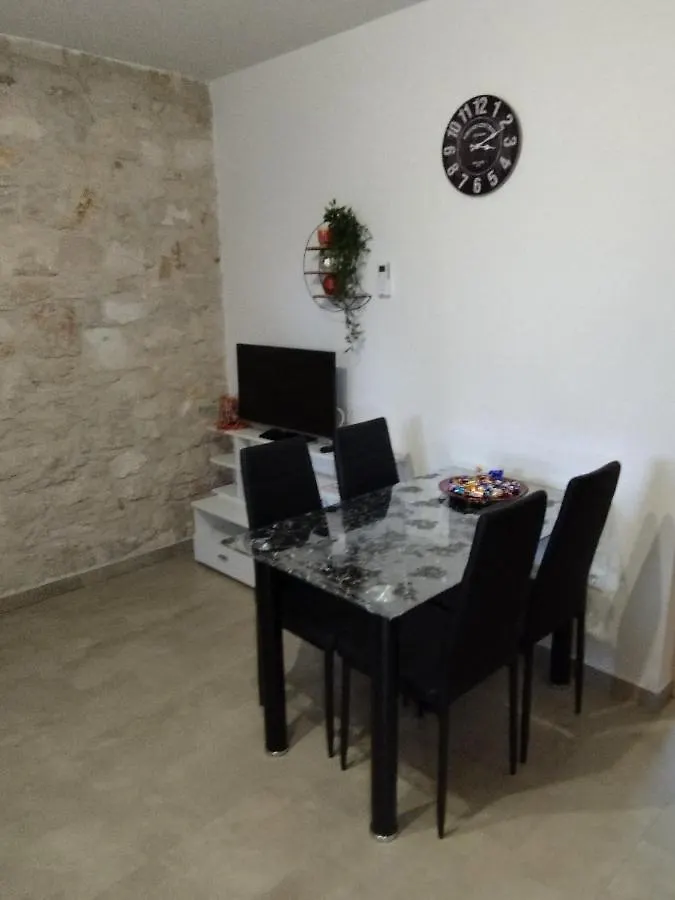 Apartmani Memic 100 M Do Plaze, Apartments Memic Only 100M From Beach Poreč